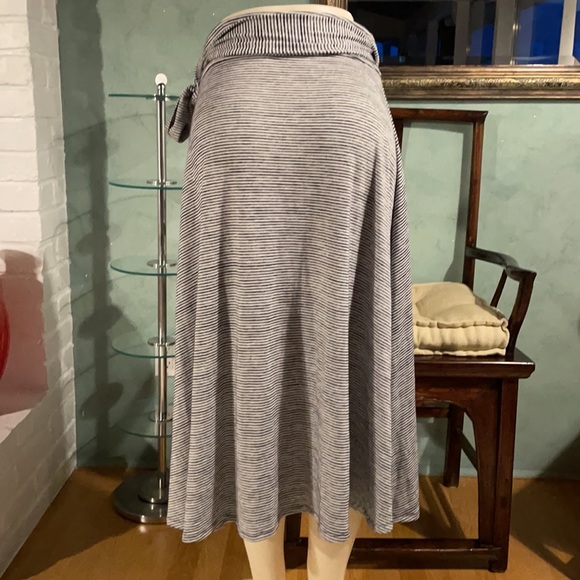 ☀️NWT Gap navy/white stripe wrap skirt - Picture 4 of 8